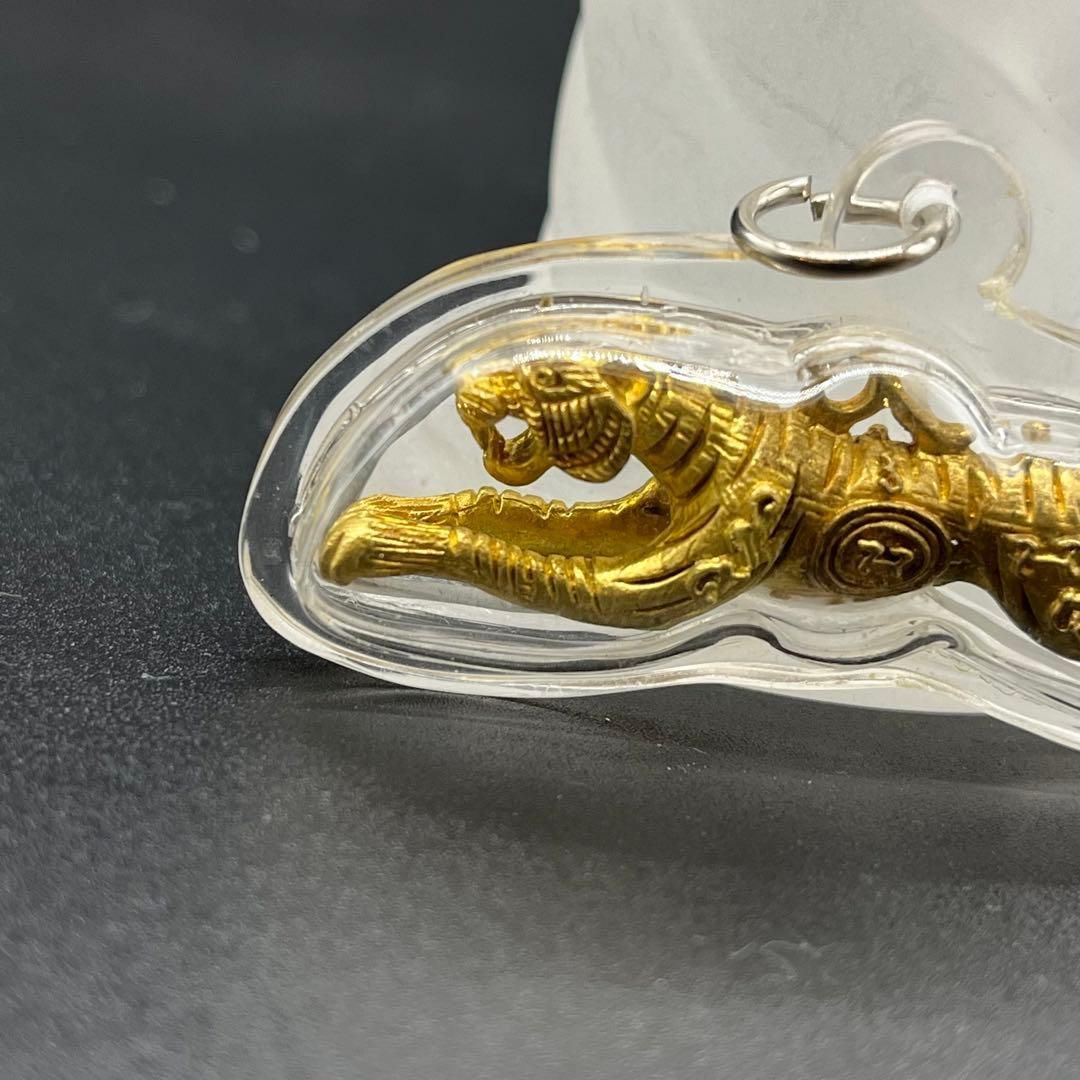 プラクルアン ゴールド タイガー フライング 虎 飛ぶ虎 お守り 守護