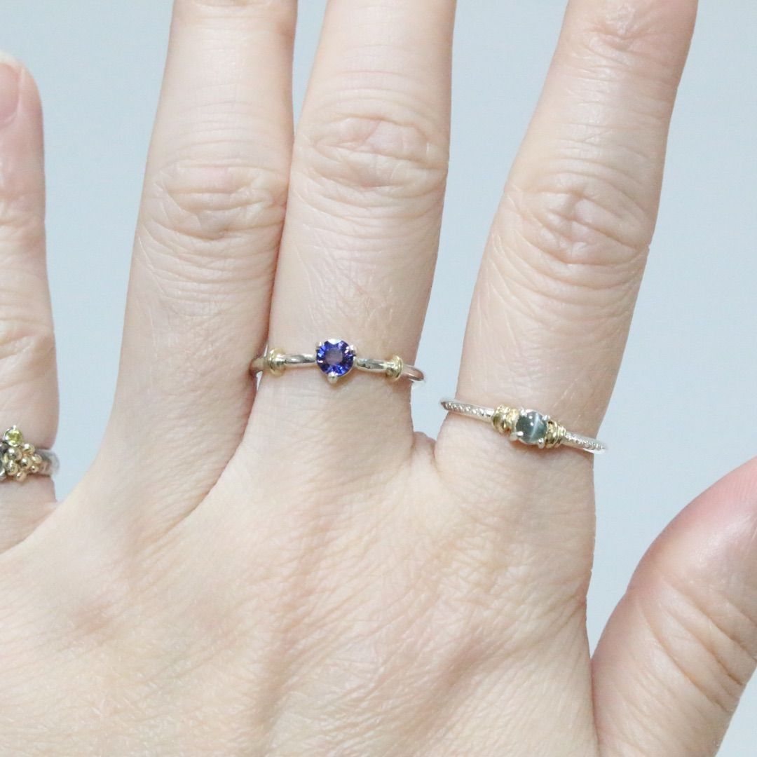 アレキサンドライトキャッツアイのK10YG小ワッカWミル打ちシルバー