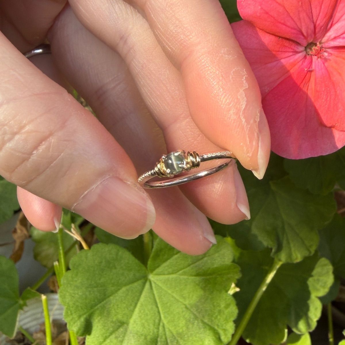 アレキサンドライトキャッツアイのK10YG小ワッカWミル打ちシルバーリング10号 アレキサンドライトキャッツアイのK10YG小ワッカWミル打ちシルバー