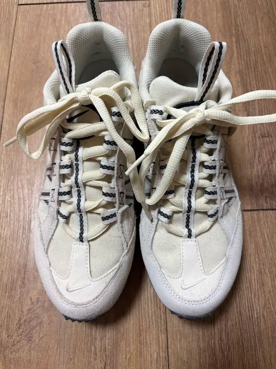  ナイキ エア フマラ スニーカー FB 9982 100 240 登山靴 トレッキングシューズ アウトドアシューズ