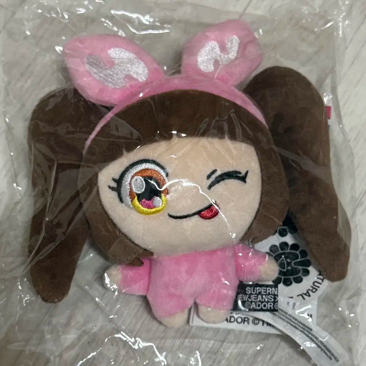 NewJeans（ニュージーンズ・ニュジ）村上PLUSHハニ（HANNI