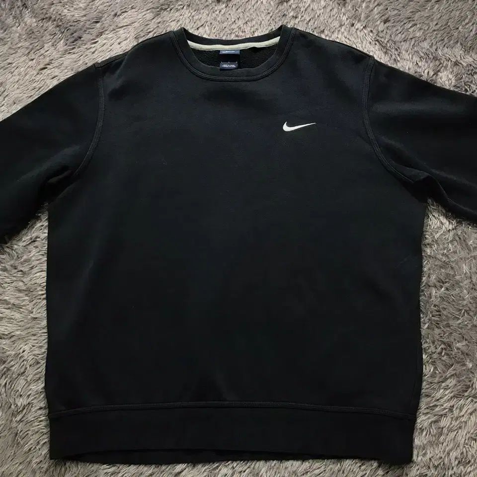 NIKE センタービッグ刺繍 ソロスウッシュ 袖ロゴ入り スウェット XL 黒 NIKE センタービッグ刺繍 ソロスウッシュ 袖ロゴ入り スウェット XL 黒