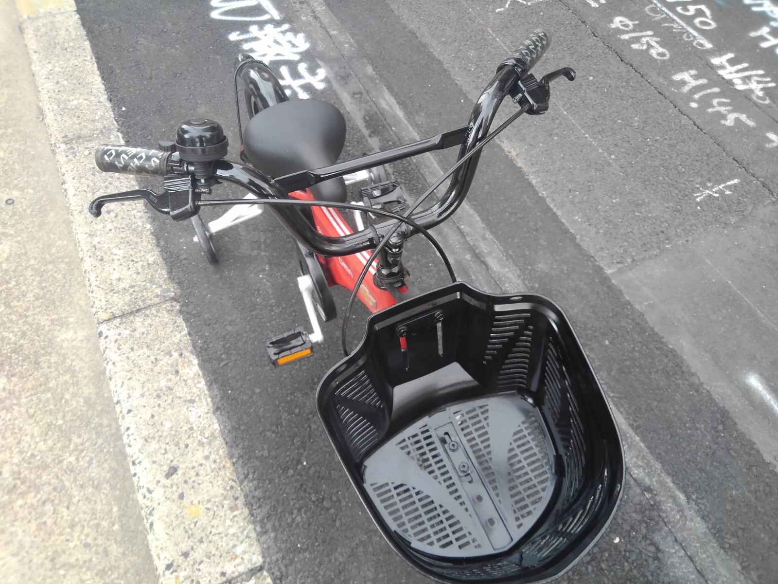 引き取り限定!(名古屋市昭和区)子供自転車3844 前後タイヤ新品 引き取り限定!(名古屋市昭和区)子供自転車3844 前後タイヤ新品