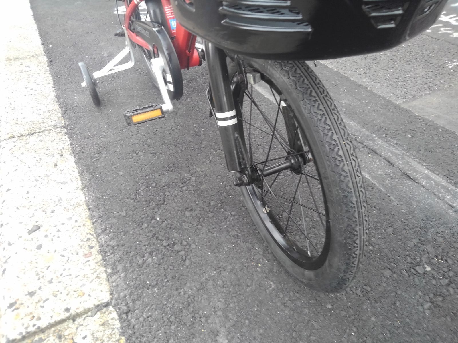 引き取り限定!(名古屋市昭和区)子供自転車3844 前後タイヤ新品 引き取り限定!(名古屋市昭和区)子供自転車3844 前後タイヤ新品