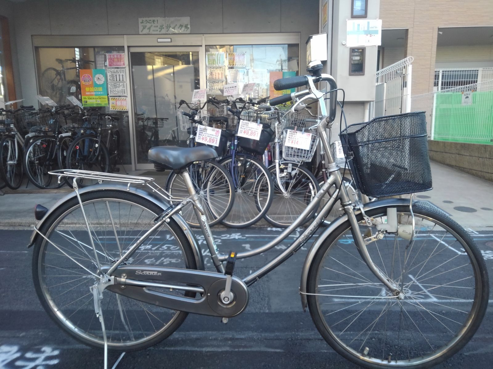 名古屋市昭和区 自転車３８４９ 前後タイヤ ２６インチ ギヤなし ダイナモライト キッキーと音がならない後輪ローラーブレーキ