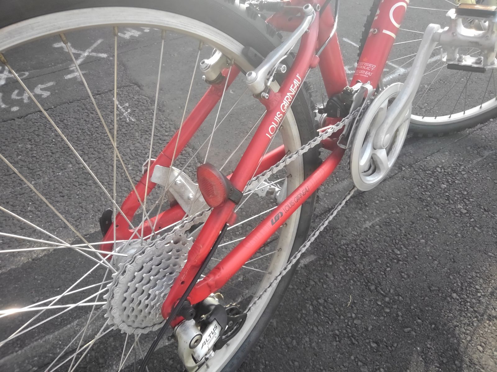 中古自転車３８５１　前後タイヤ新品！　２００６年頃モデル　ルイガノ　LGSー６　２６インチ　３×８段ギヤ　アルミフレーム　フロントサスペンション　ワイヤー錠　ライトは付属していません　フレームサイズ３７０㎜　１５０㎝から１６５㎝ 引き取り限定！(名古屋市昭和区)中古自転車3851 前後タイヤ新品