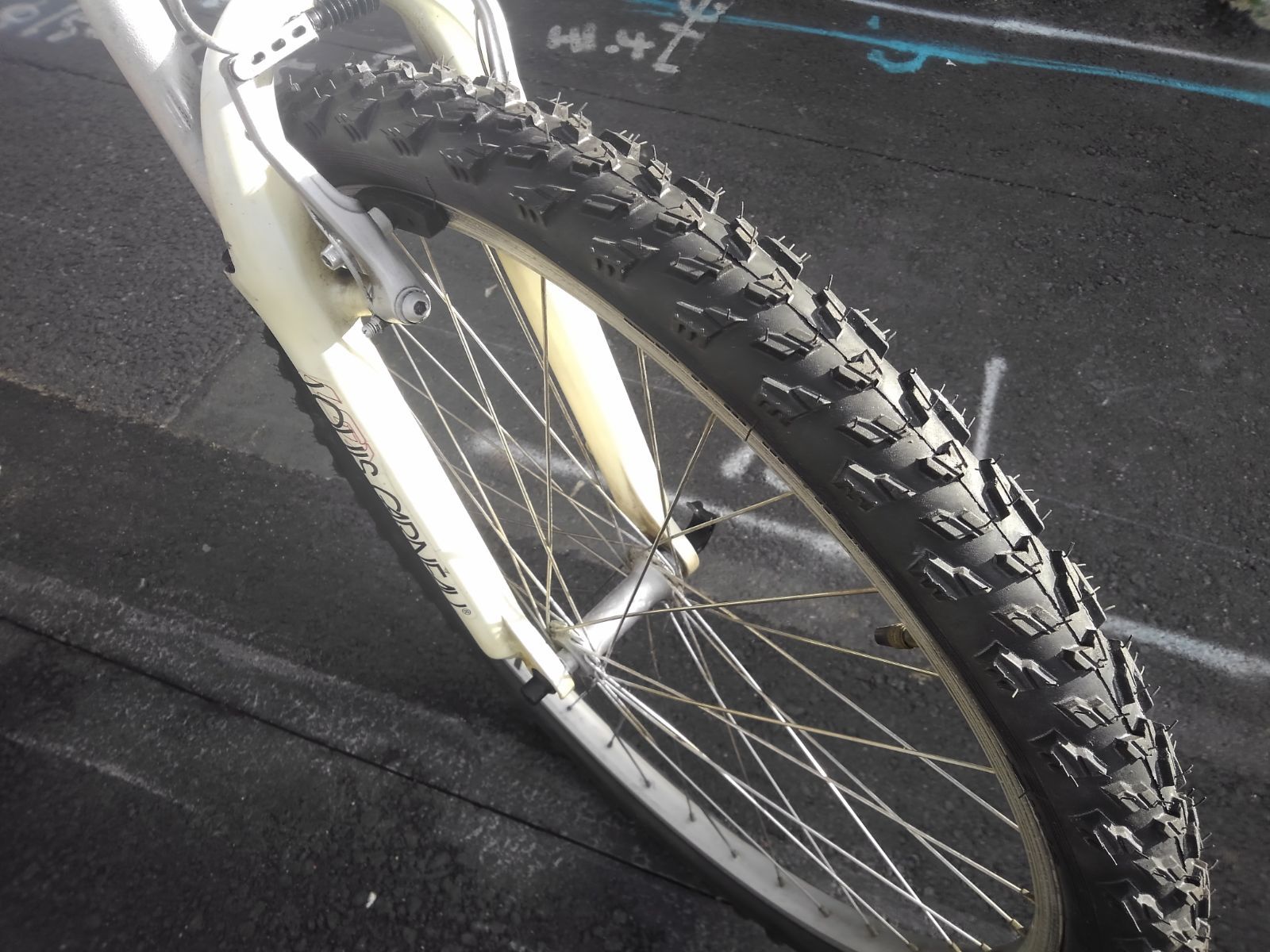 中古自転車３８５１　前後タイヤ新品！　２００６年頃モデル　ルイガノ　LGSー６　２６インチ　３×８段ギヤ　アルミフレーム　フロントサスペンション　ワイヤー錠　ライトは付属していません　フレームサイズ３７０㎜　１５０㎝から１６５㎝ 引き取り限定！(名古屋市昭和区)中古自転車3851 前後タイヤ新品