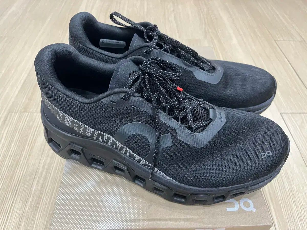 単ランニング クラウド ブラック 275 mm