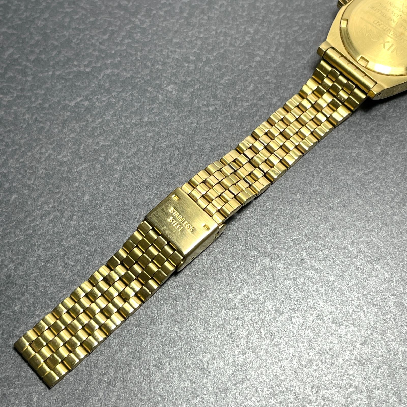 NIXON ニクソン クォーツ 腕時計 ゴールド 金属ベルト 稼働 NIXON 
