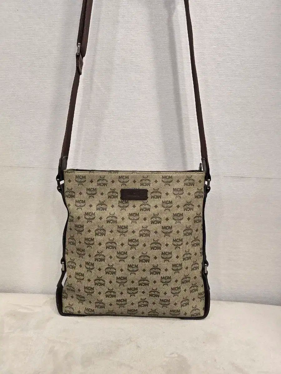 MCM メンズ ショルダーバッグ クロスバック バッグ