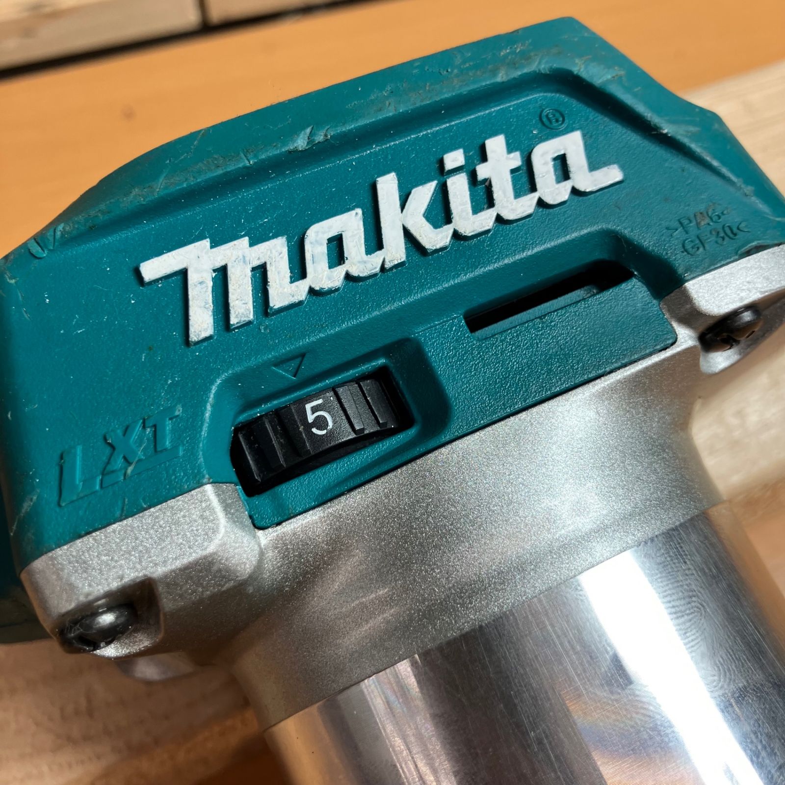  マキタ makita コードレストリマー RT 50 DZ 面取り バリ取り 切削 切断 穴あけ