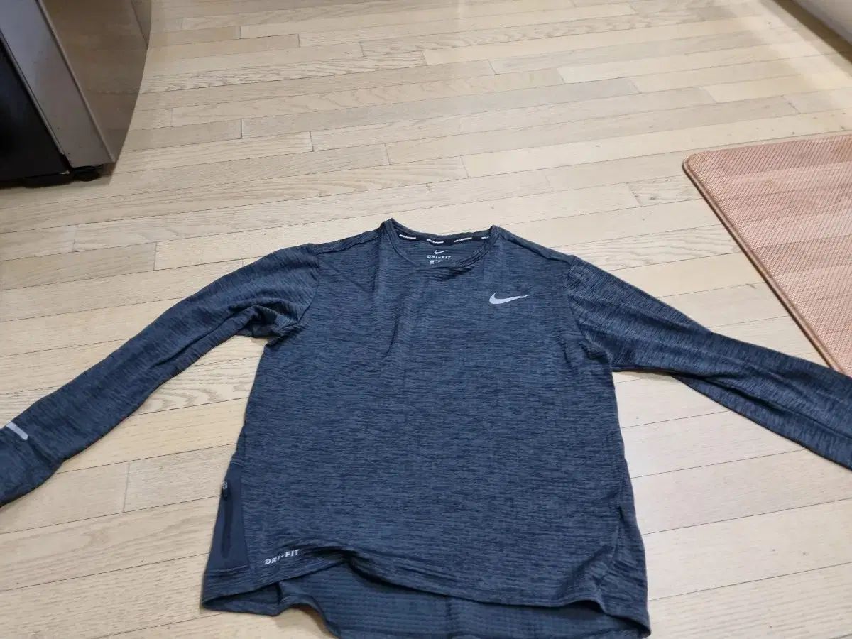 USA限定!ナイキ長袖カットソーM/NIKEランニング日本未発売ニューヨーNY USA限定!ナイキ長袖カットソーM/NIKEランニング日本未発売ニューヨーNY