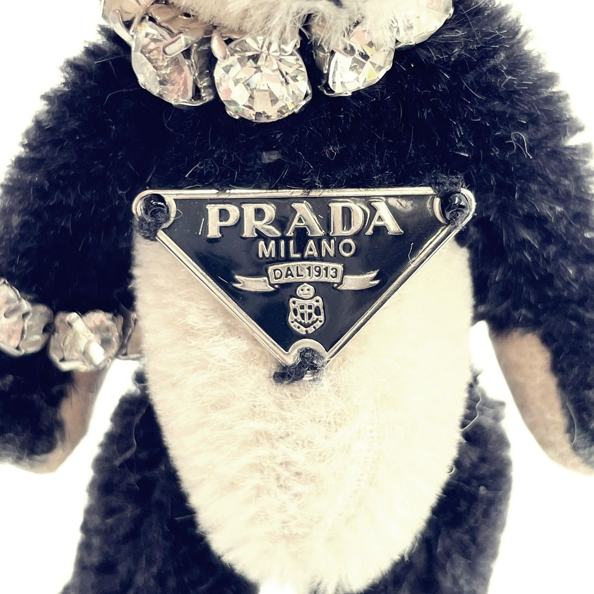 希少✨プラダ　パンダ　チャーム　キーホルダー　三角ロゴ　ストーン　マスコット プラダ 三角ロゴ パンダ チャーム キーホルダー 箱付き レア 希少