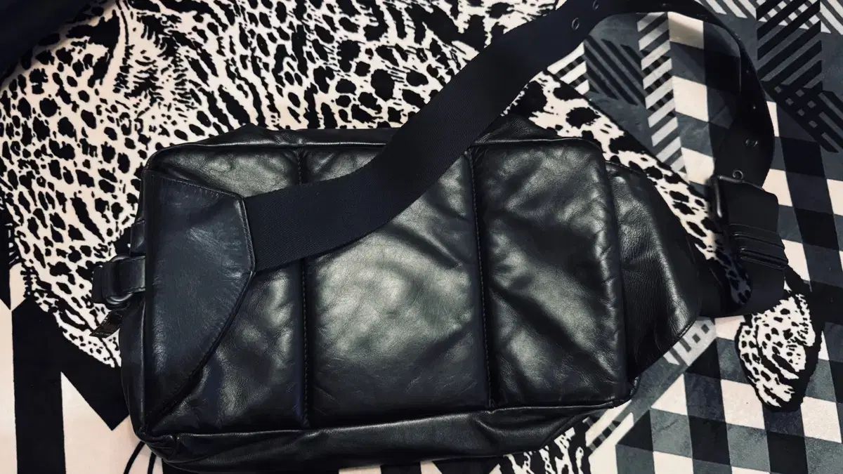 ボッテガ ヴェネタ ウィービング ウェストバッグ ベルトバッグ ブラック L