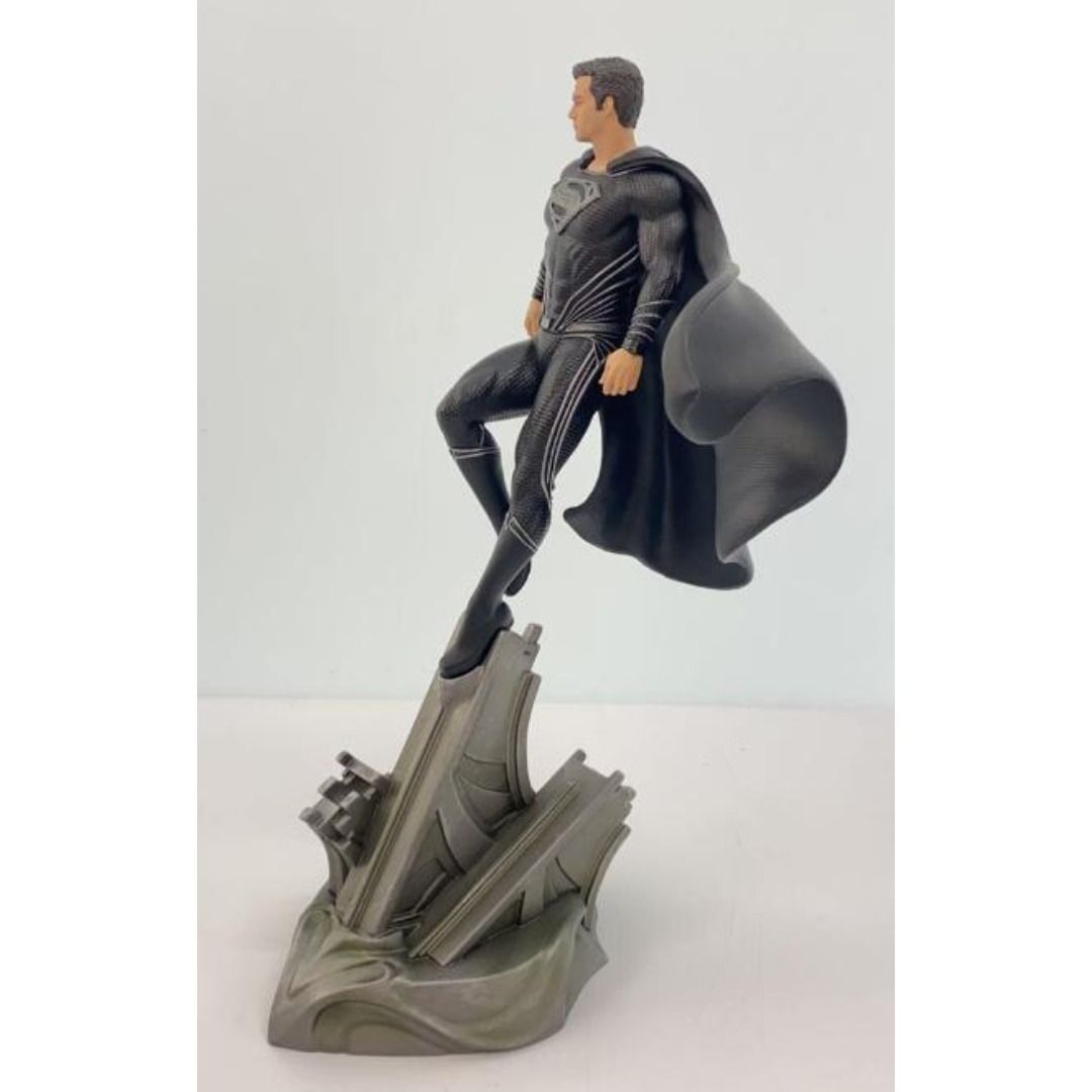 DC アイアン・スタジオ スタチュー 1/10 スーパーマン(ブラックスーツ