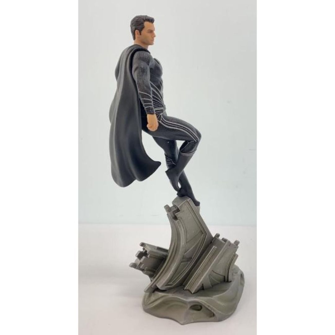 DC アイアン・スタジオ スタチュー 1/10 スーパーマン(ブラックスーツ