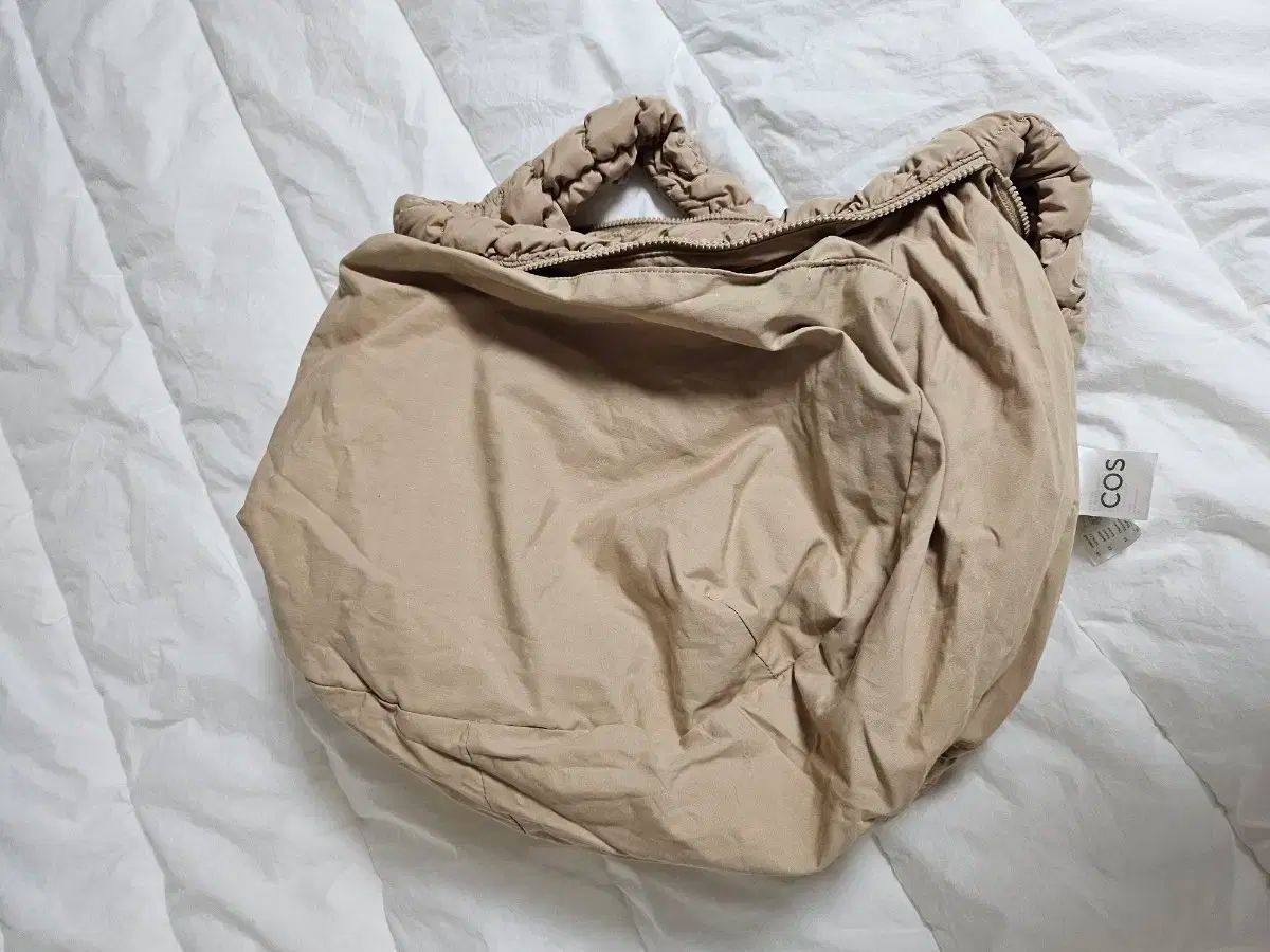  Sale COS コス キルティングバッグ オーバーサイズ ベージュ メッセンジャーバッグ ショルダーバッグ