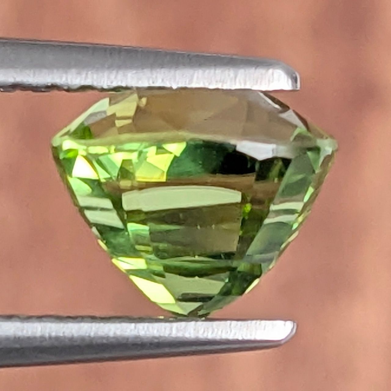 ペリドット ミャンマー モゴック産 1.966 ct