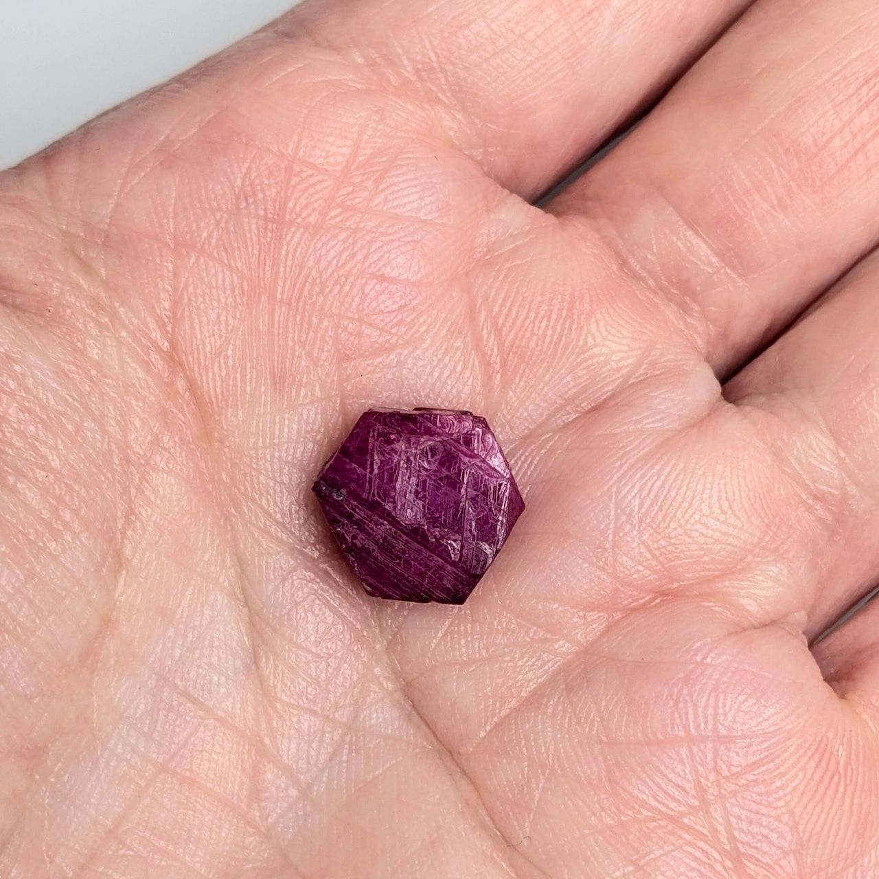 ルビー原石 ミャンマー・モゴック産【8.85ct】PRO207148 ルビー原石 ミャンマー・モゴック産【8.85ct】PRO207148