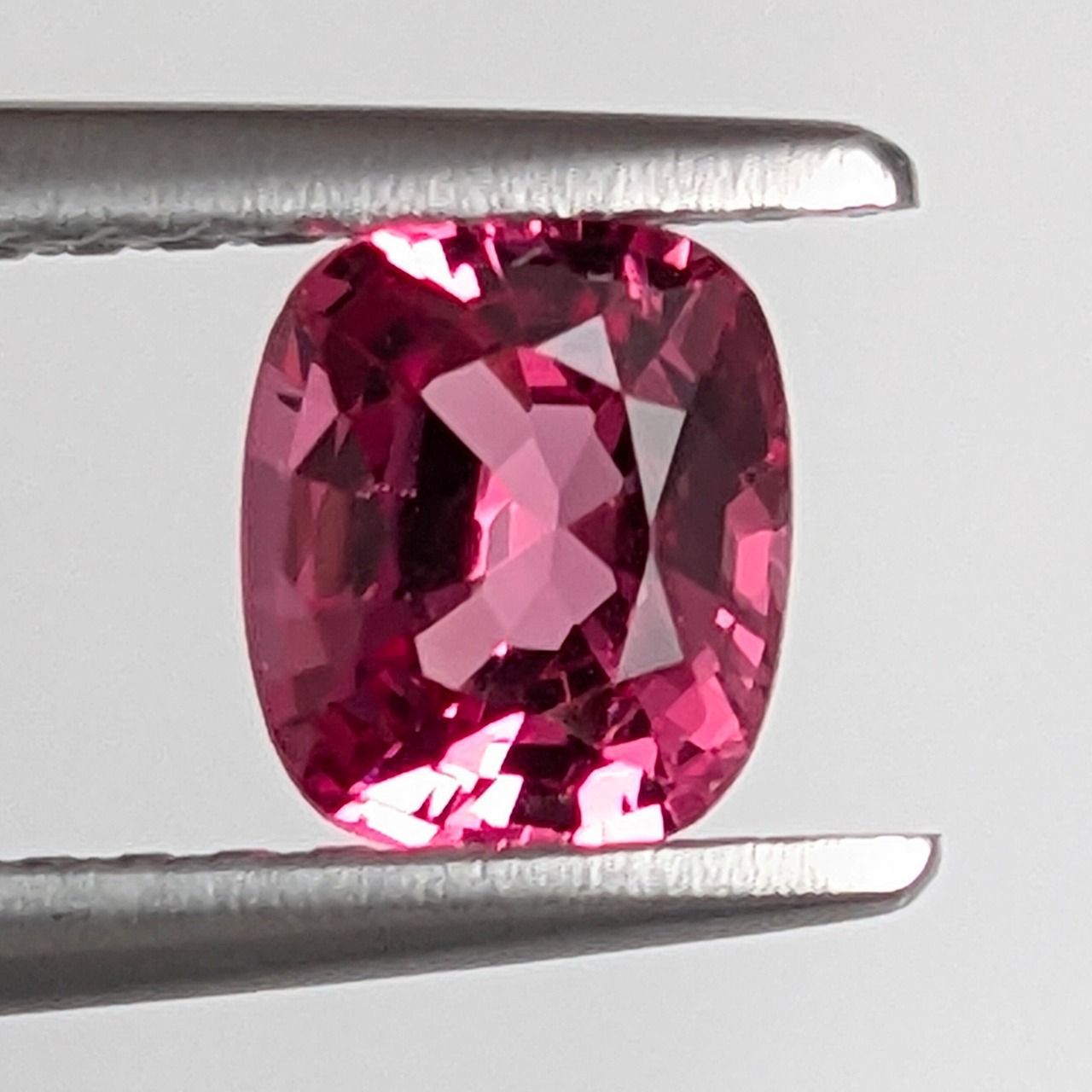 ピンクスピネル ミャンマー モゴック産 0.70 ct