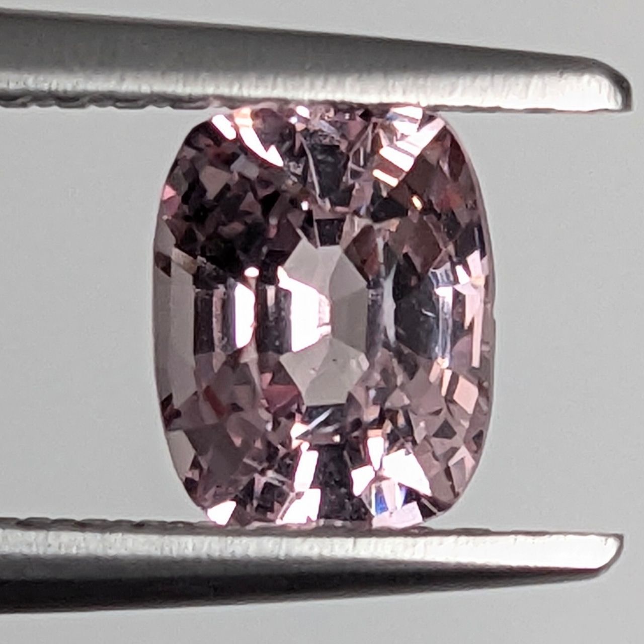 ピンクスピネル ミャンマー モゴック産 0.97 ct