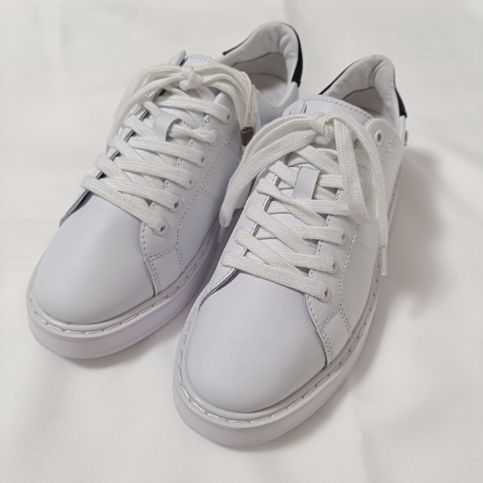 新品未使用】Lauren Ralph Lauren ローレンラルフローレン スニーカー 