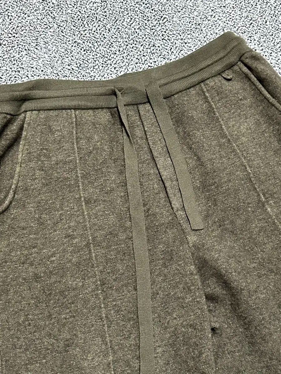 ウマムン メンズ32-36 DARK オリーブ パンツ 新モデル