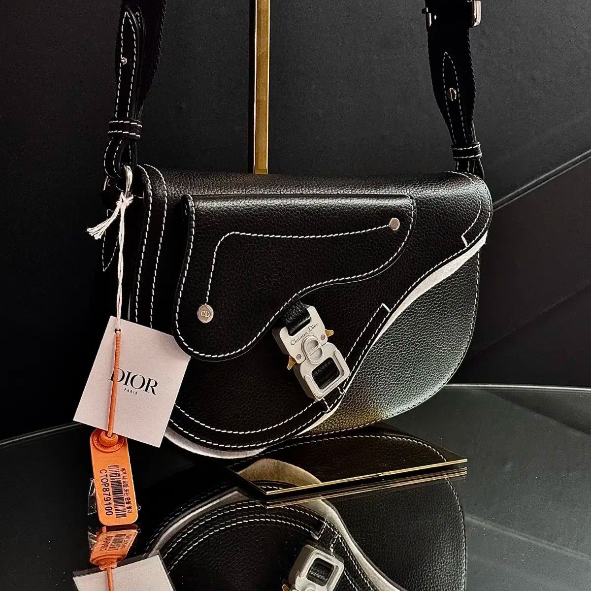 ディオール　サドル　メッセンジャーバッグ DIOR | Saddle フラップ付き メッセンジャーバッグ ミニ ディオール