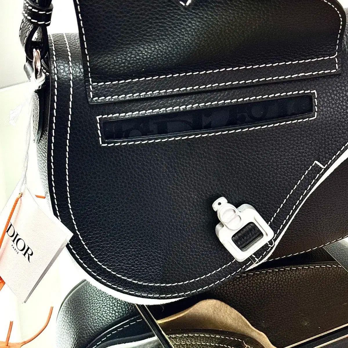 ディオール　サドル　メッセンジャーバッグ ☆素敵！大人気【 DIOR 】SADDLE メッセンジャーバッグ (Dior