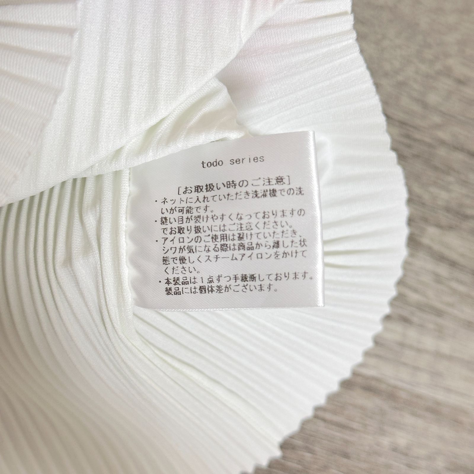 プリーツカットソー ホワイト