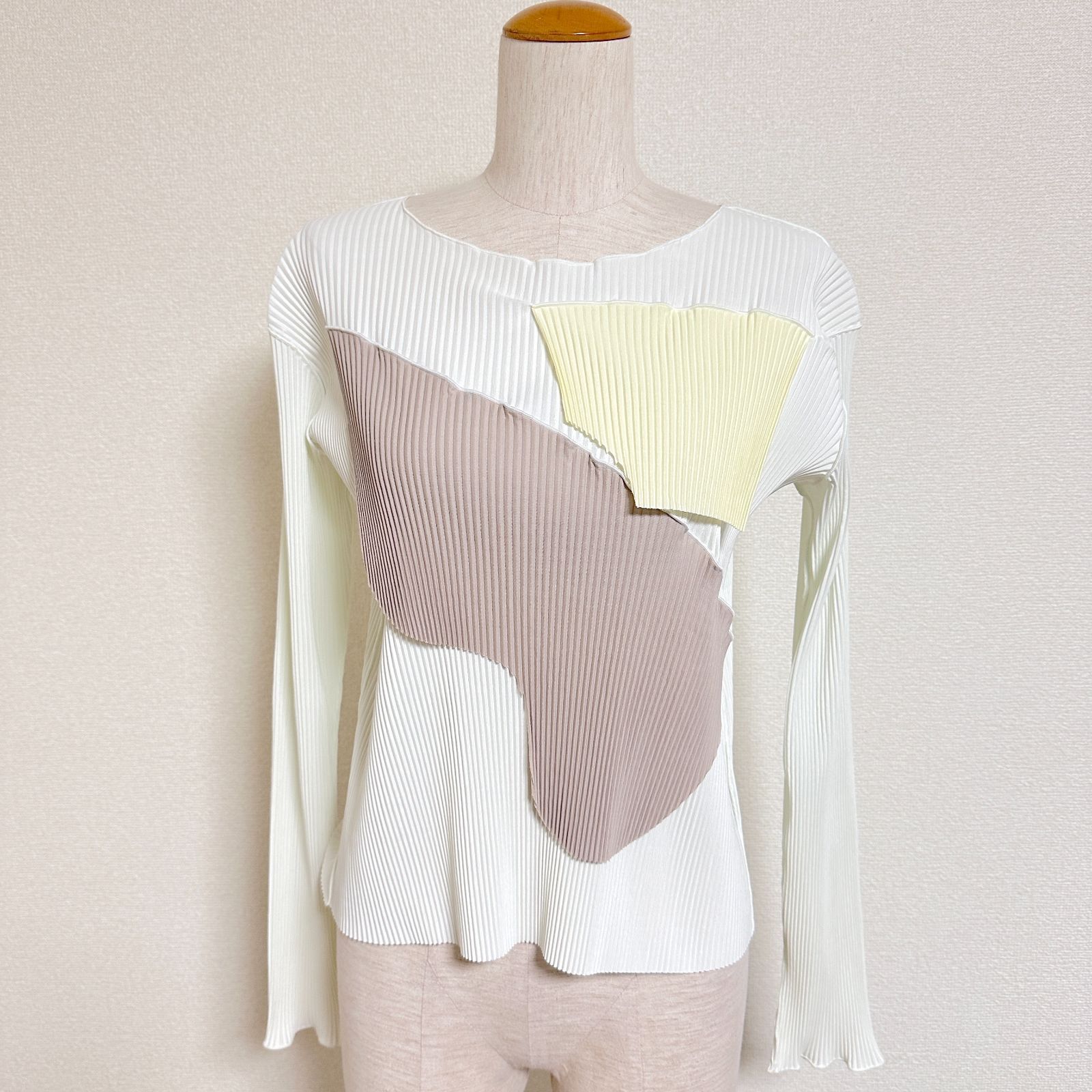 kotohayokozawa コトハヨコザワ 24 AW TODOウェーブロングスリーブトップス ボートネック プリーツカットソー ホワイト