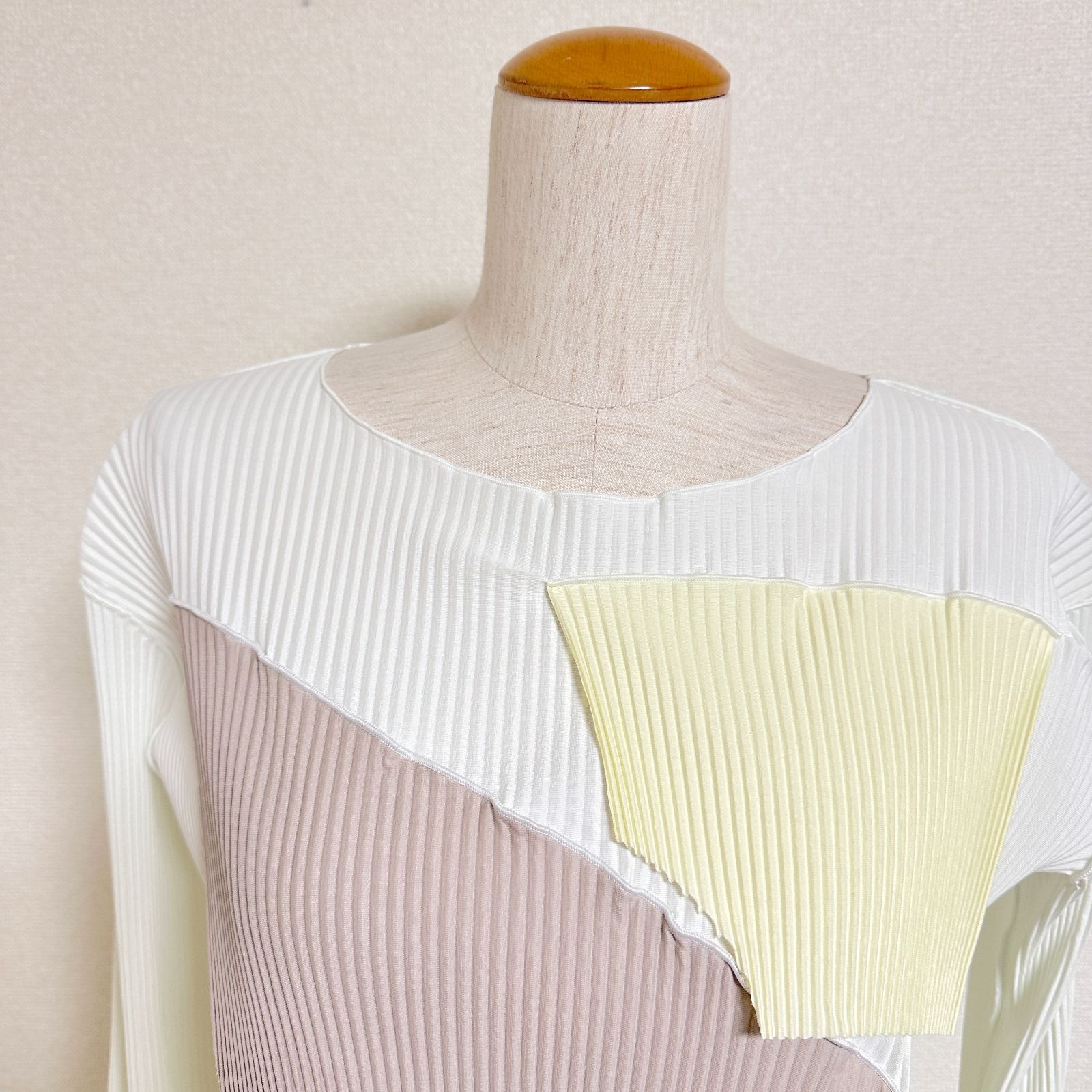 kotohayokozawa コトハヨコザワ 24 AW TODOウェーブロングスリーブトップス ボートネック プリーツカットソー ホワイト