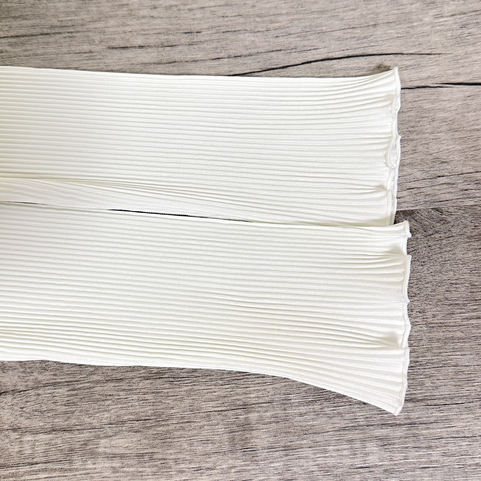 プリーツカットソー