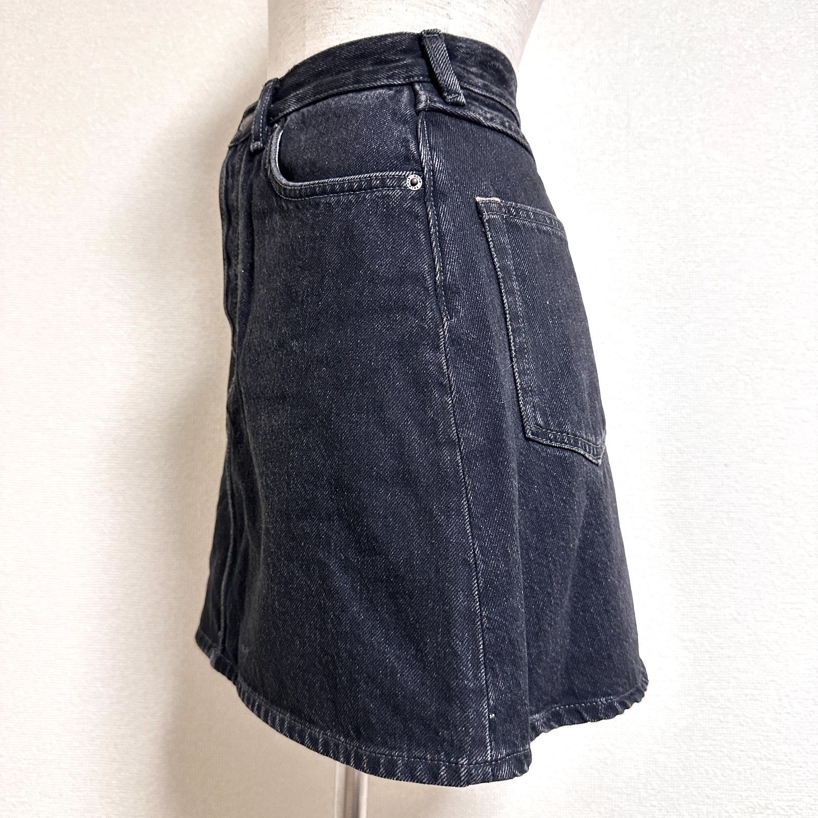 Acne Studios イタリア製 デニムミニスカート ボタンフライ ピンクステッチ 台形シルエット コットン ブラック サイズ32 XS