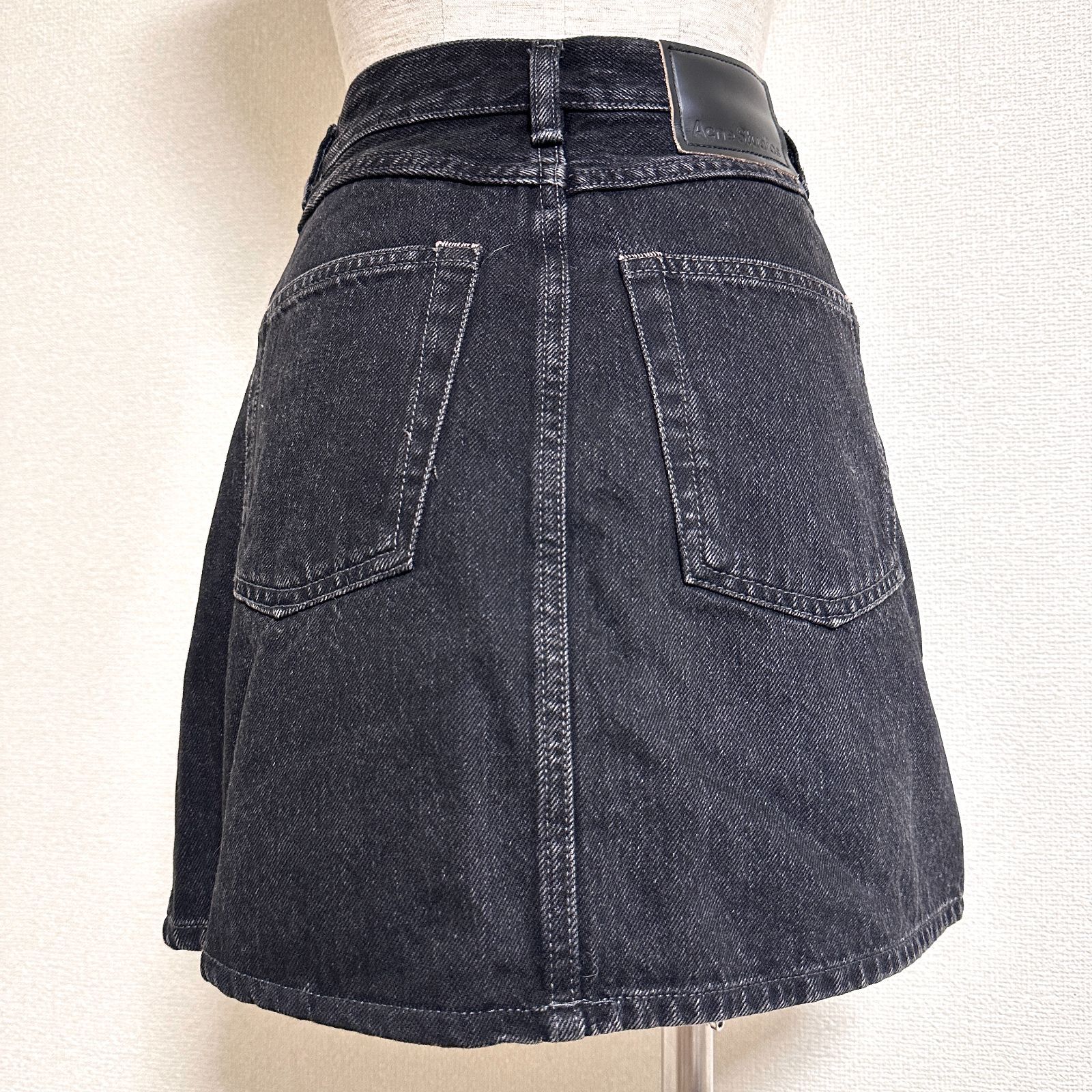 美品 Acne Studios デニムミニスカート ピンクステッチ 32サイズ Acne Studios イタリア製 デニムミニスカート ボタンフライ ピンク