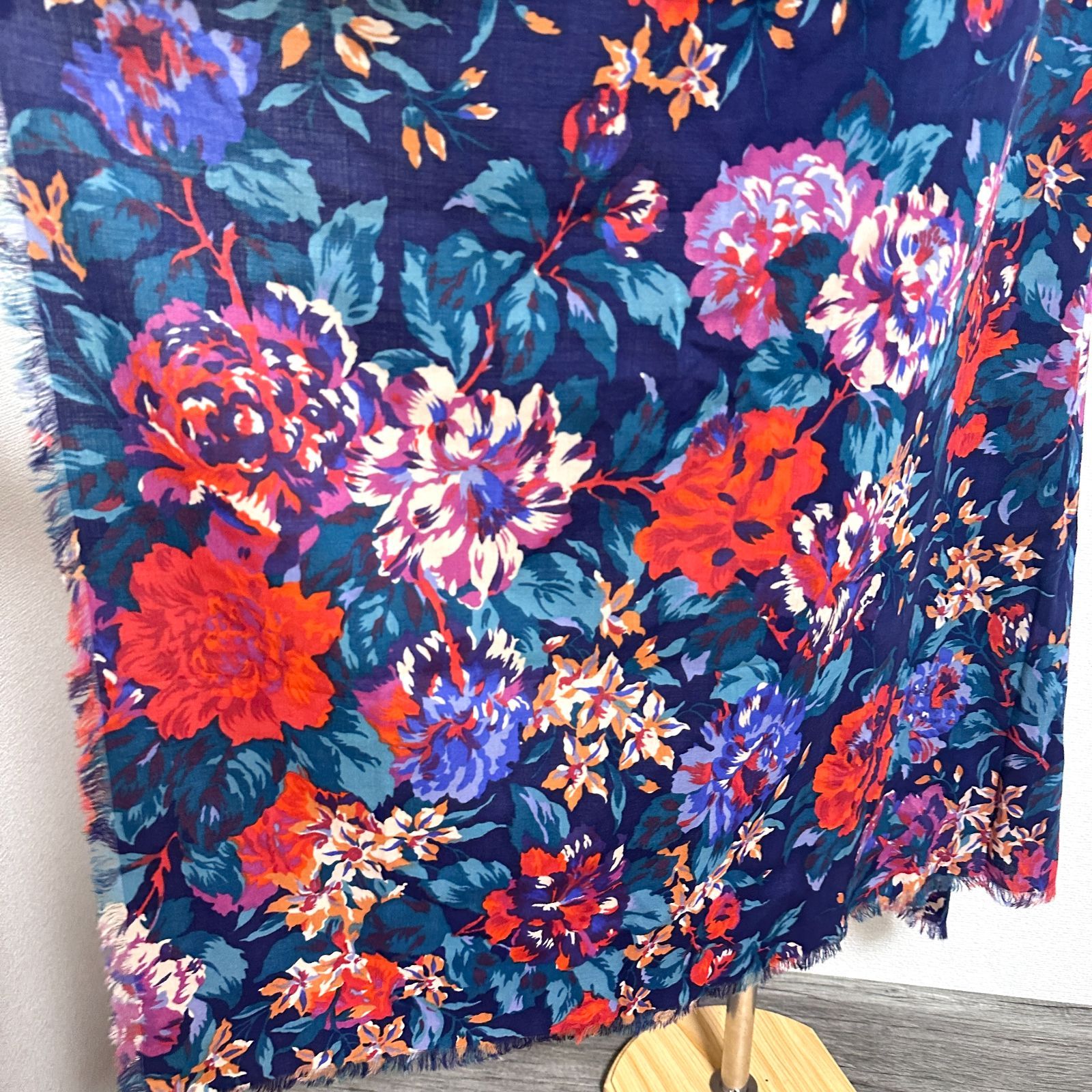 イングランド製　LIBERTY ウール　ショール　リバティ　花柄　英国製 美品 リバティ LIBERTY ヴィンテージ イギリス製(イングランド製) 花柄