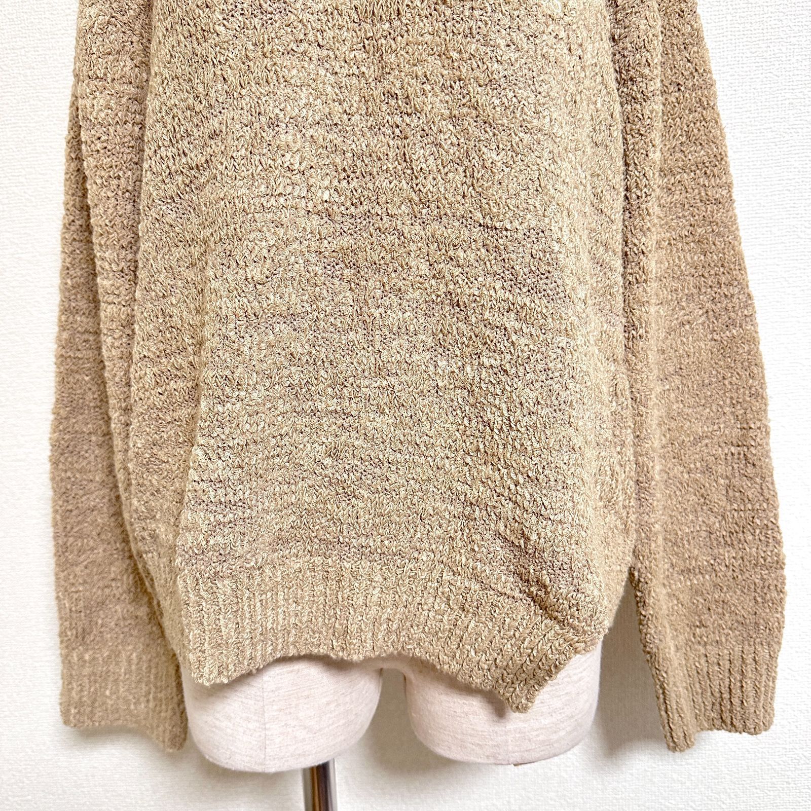 SATUR 韓国 ウール混 ニットプルオーバー 刺繍ロゴ アシメヘム