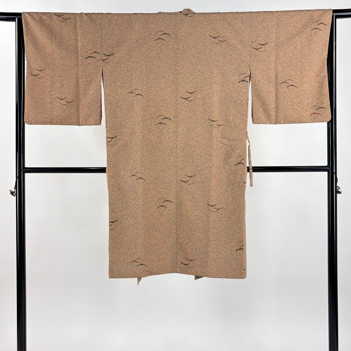 道中着 身丈111 cm 裄丈64 M 和装コート 着物衿 雪芝 幾何学 薄茶色 正絹