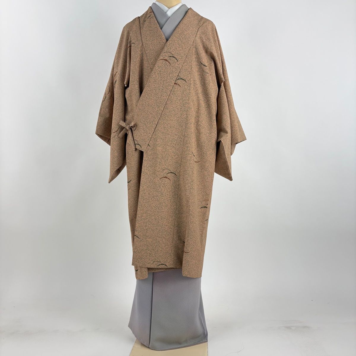 道中着 身丈111 cm 裄丈64 M 和装コート 着物衿 雪芝 幾何学 薄茶色 正絹