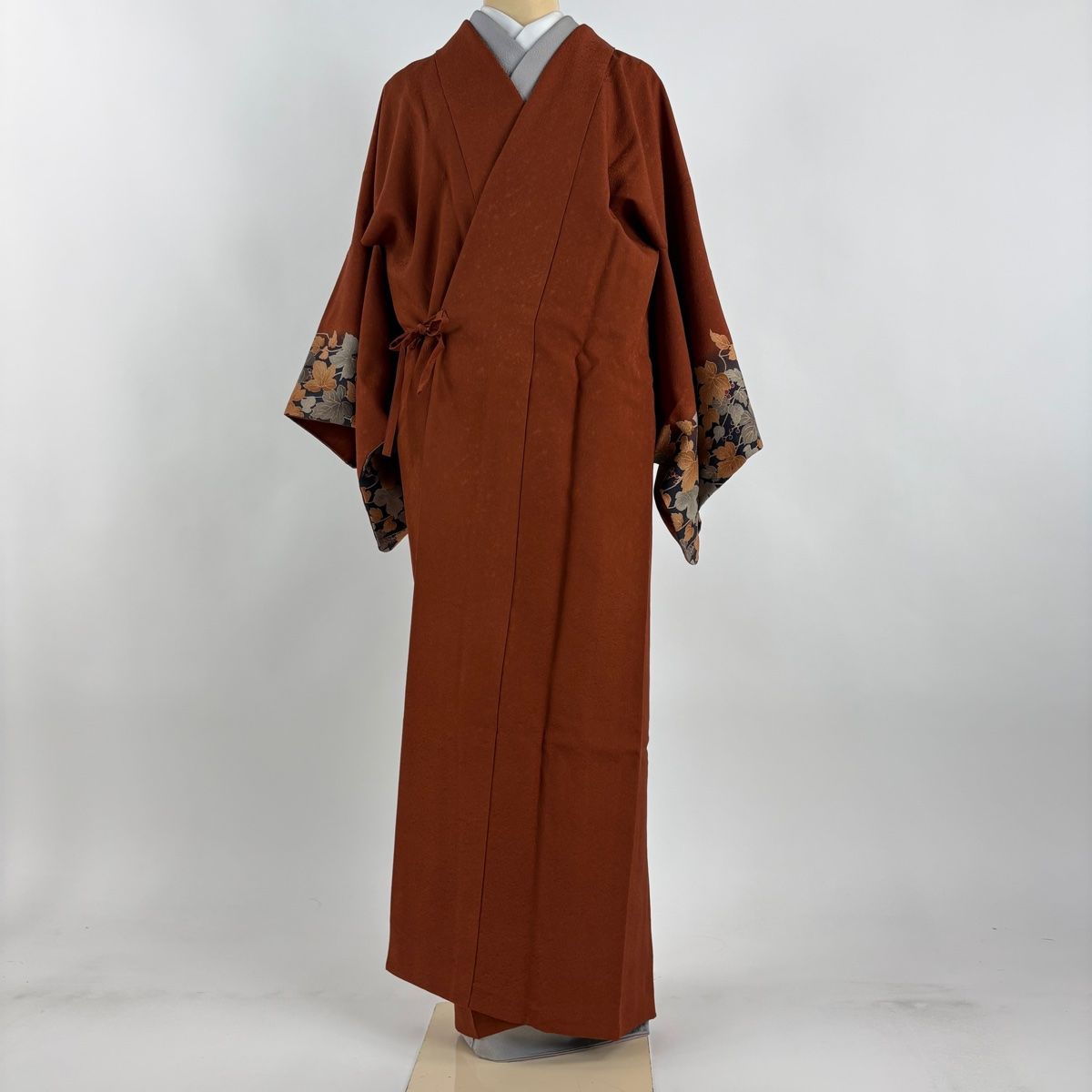 道中着 身丈137 cm 裄丈66 M 和装コート 地紋 葉と実 金彩 ぼかし 赤茶 正絹