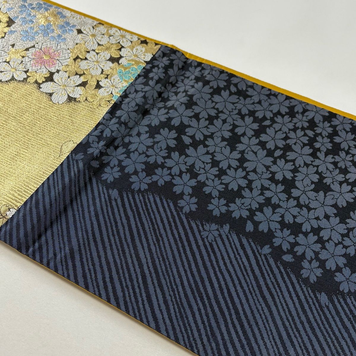 美品】 袋帯 秀品 桜 縞 金銀糸 刺繍 金色 六通 正絹 【中古】 - メルカリ
