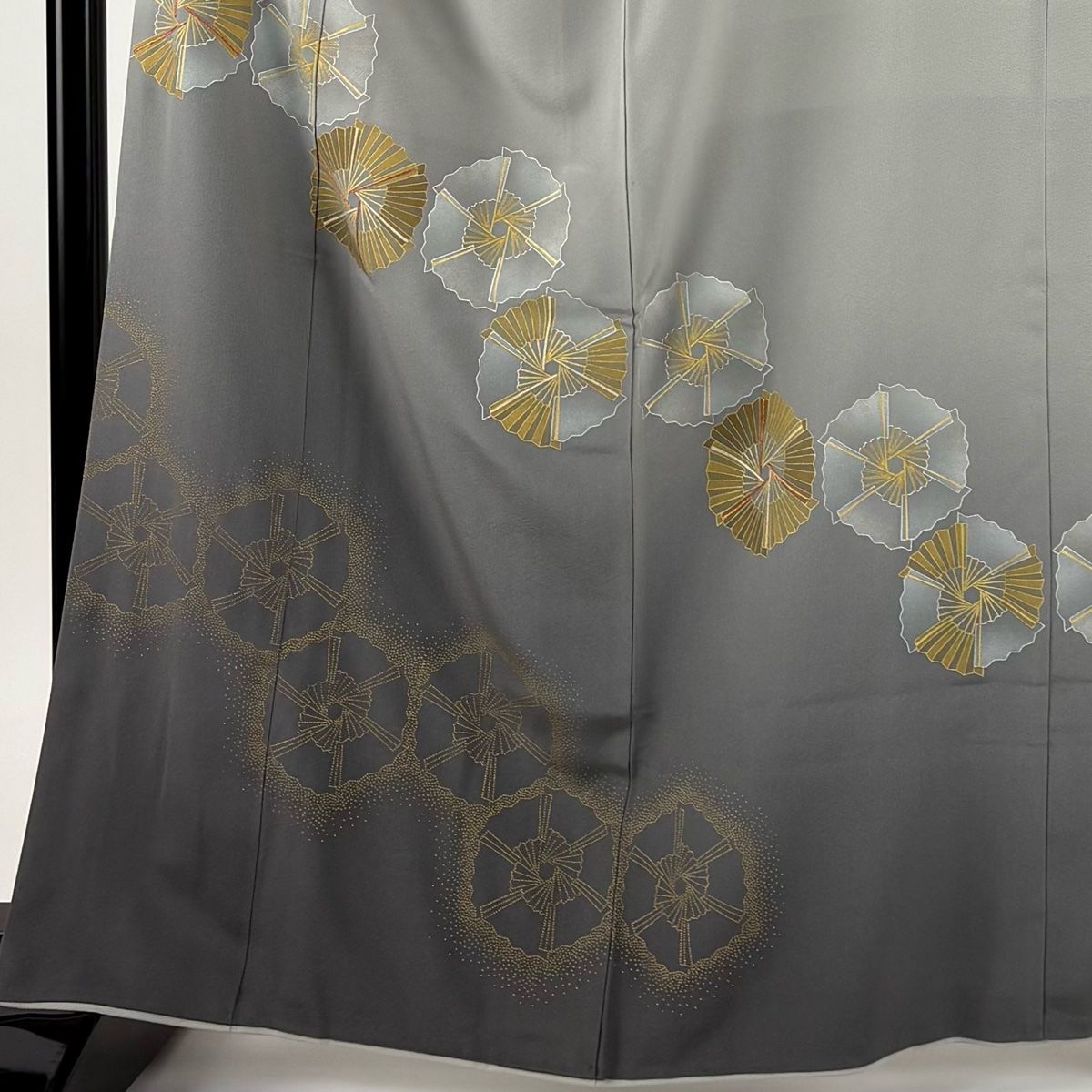 色留袖 身丈161 5 cm 裄丈66 M 袷 人間国宝 福田喜重 落款 扇子 刺繍 金彩 灰色 正絹 三つ紋