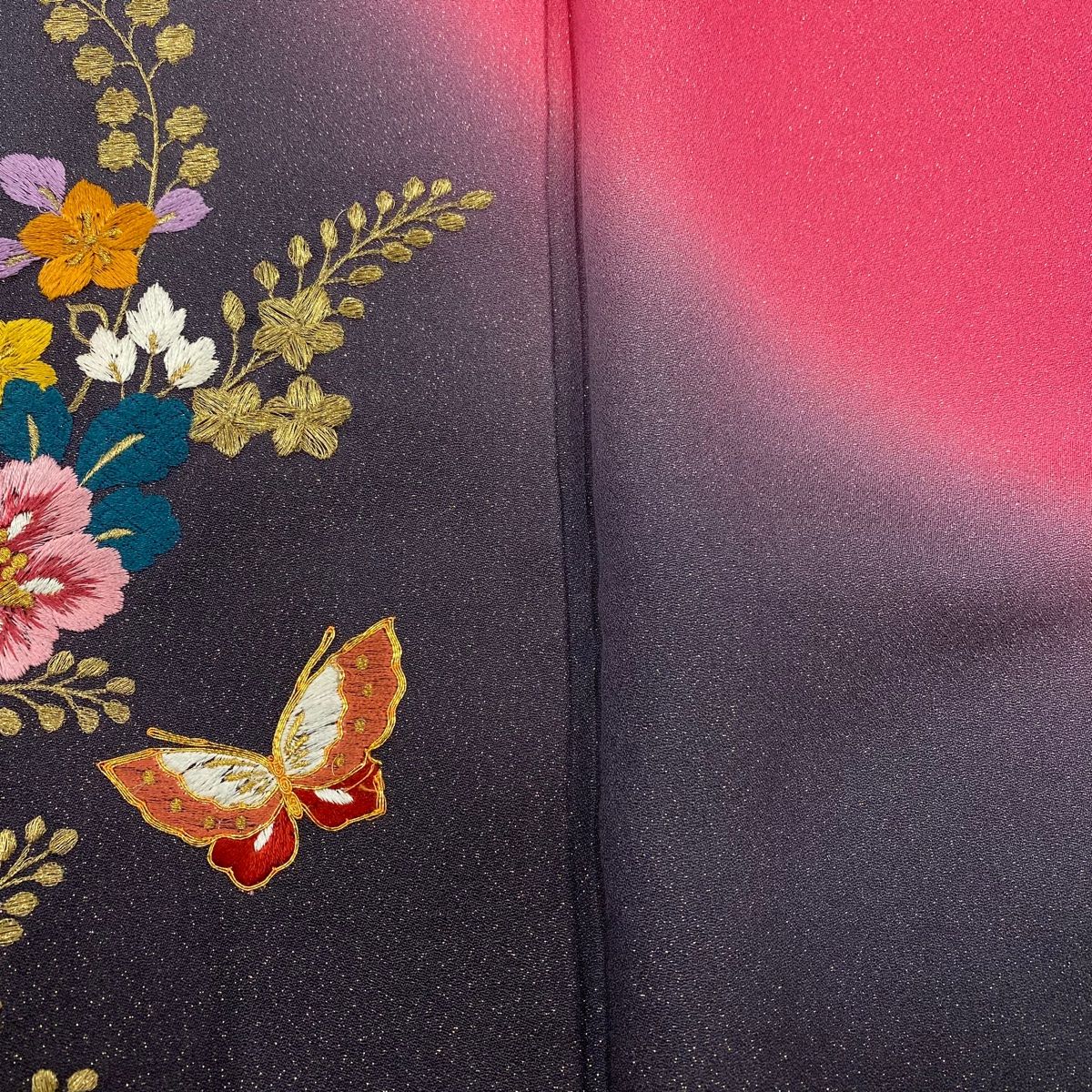  振袖 身丈166 5 cm 裄丈64 M 袷 草花 蝶 刺繍 金通し 濃ピンク 正絹 振袖 着物