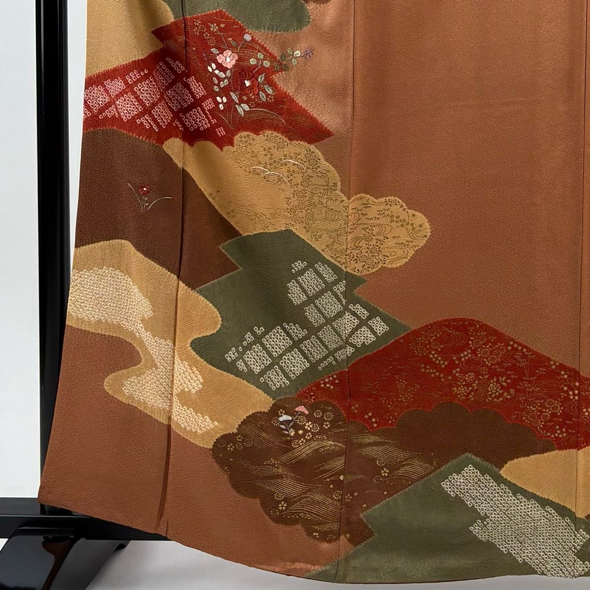 訪問着 身丈162.5 cm 裄丈64 M 袷 椿 雲文 刺繍 絞り 茶色 正絹 秀品 一つ紋