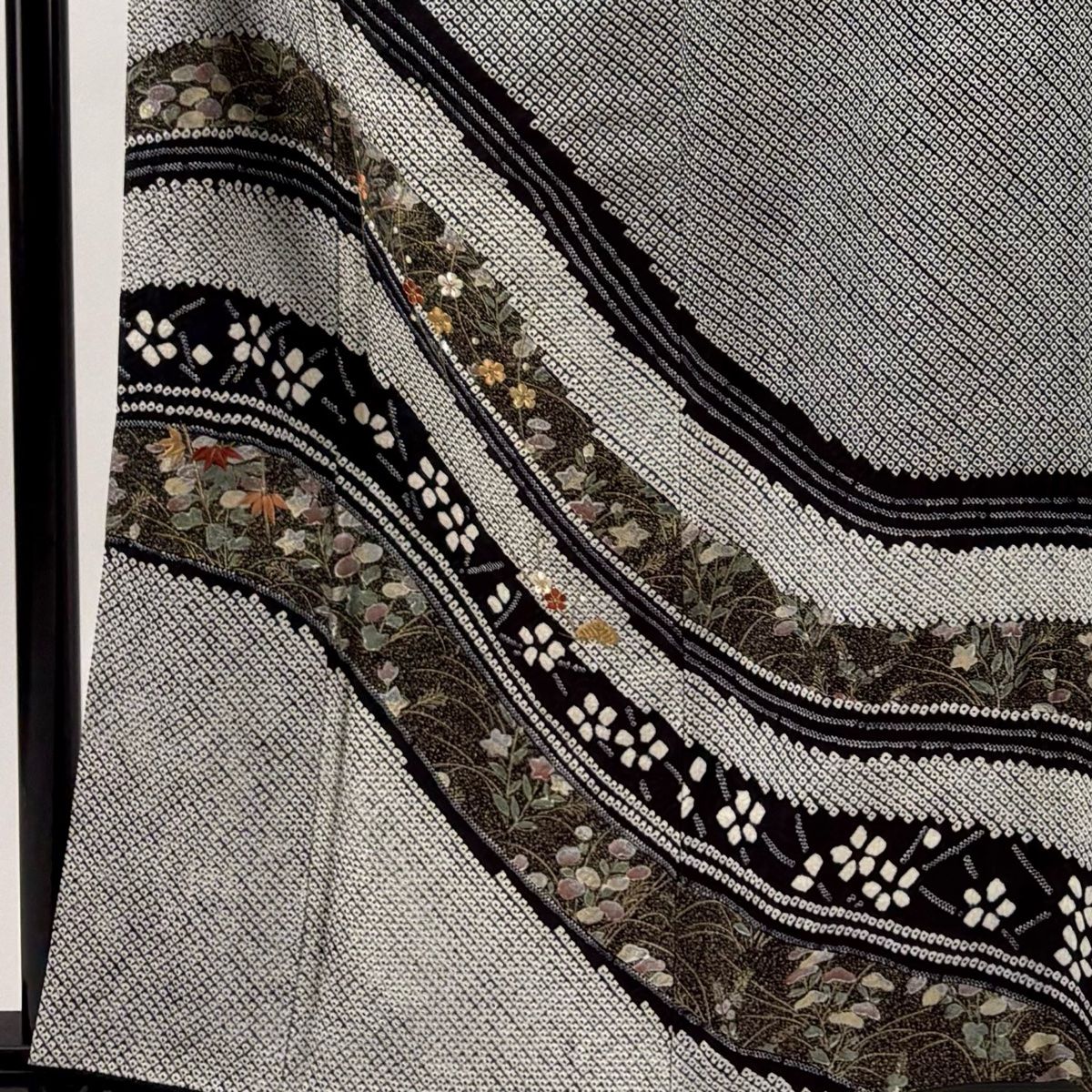 訪問着 身丈158 5 cm 裄丈66 M 袷 鈴乃屋 草花 松竹梅 刺繍 絞り 黒 正絹 秀品