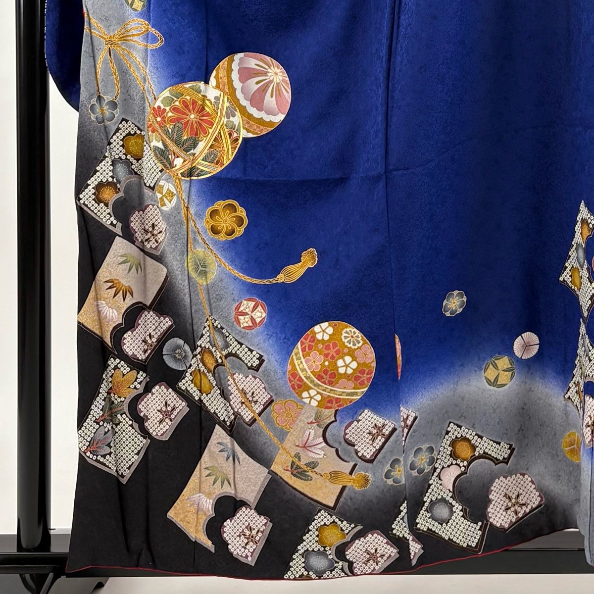 振袖 身丈159 cm 裄丈68.5 L 袷 鈴乃屋 手鞠 松竹梅 金糸 金彩 青 正絹 秀品