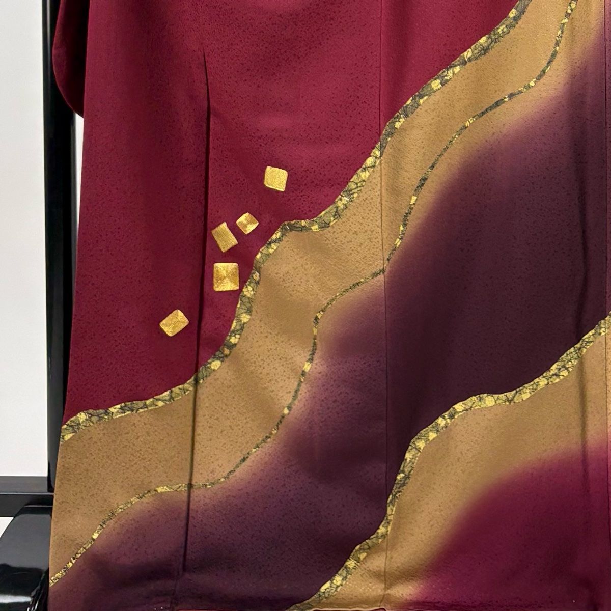 振袖 身丈170.5 cm 裄丈69 L 袷 幾何学模様 地紋 金彩 金糸 えんじ色 正絹 秀品