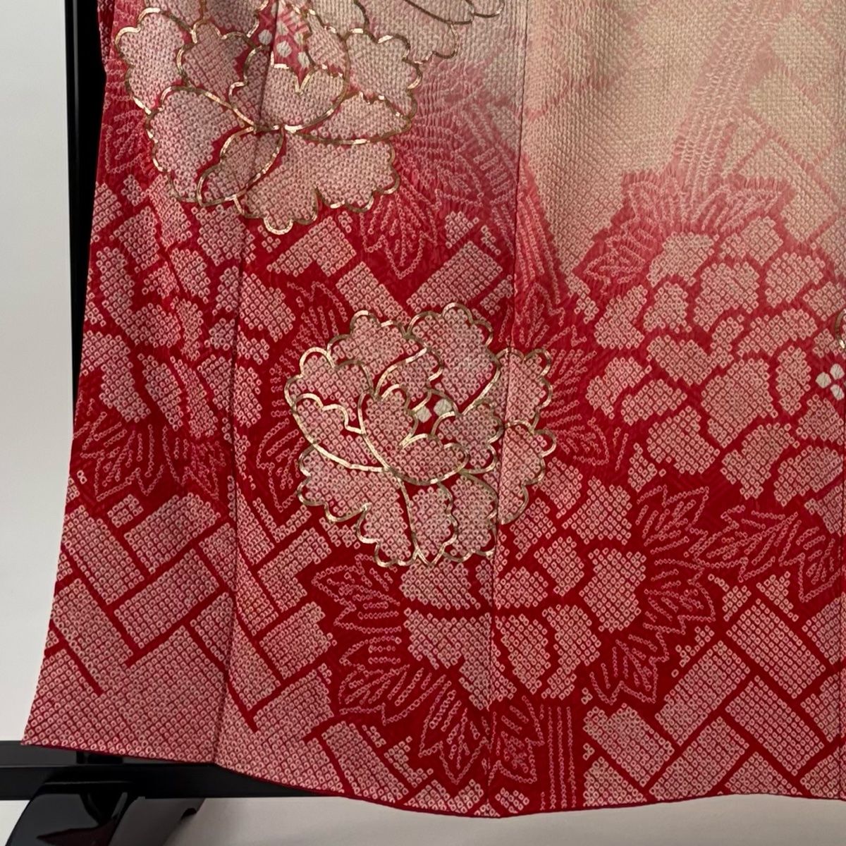 振袖 身丈159 cm 裄丈63 S 袷 やまと 牡丹 桧垣 金糸 総絞り 濃ピンク 正絹 秀品