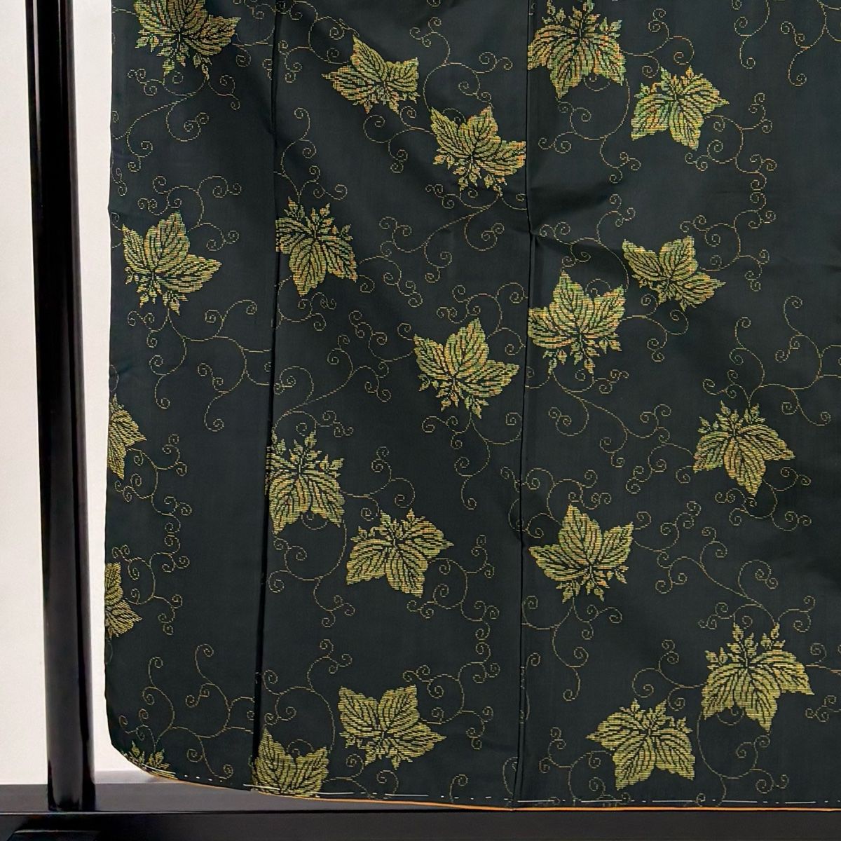 紬 身丈158.5cm 裄丈62cm S 袷 桐 唐草 深緑 正絹 秀品 【中古