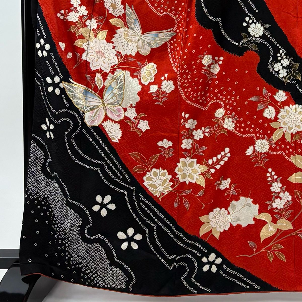 振袖 身丈165 cm 裄丈66 5 M 袷 蝶 草花 金彩 絞り 朱色 正絹 秀品